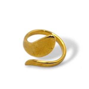 Elegant Gold-Tone Women's Ring